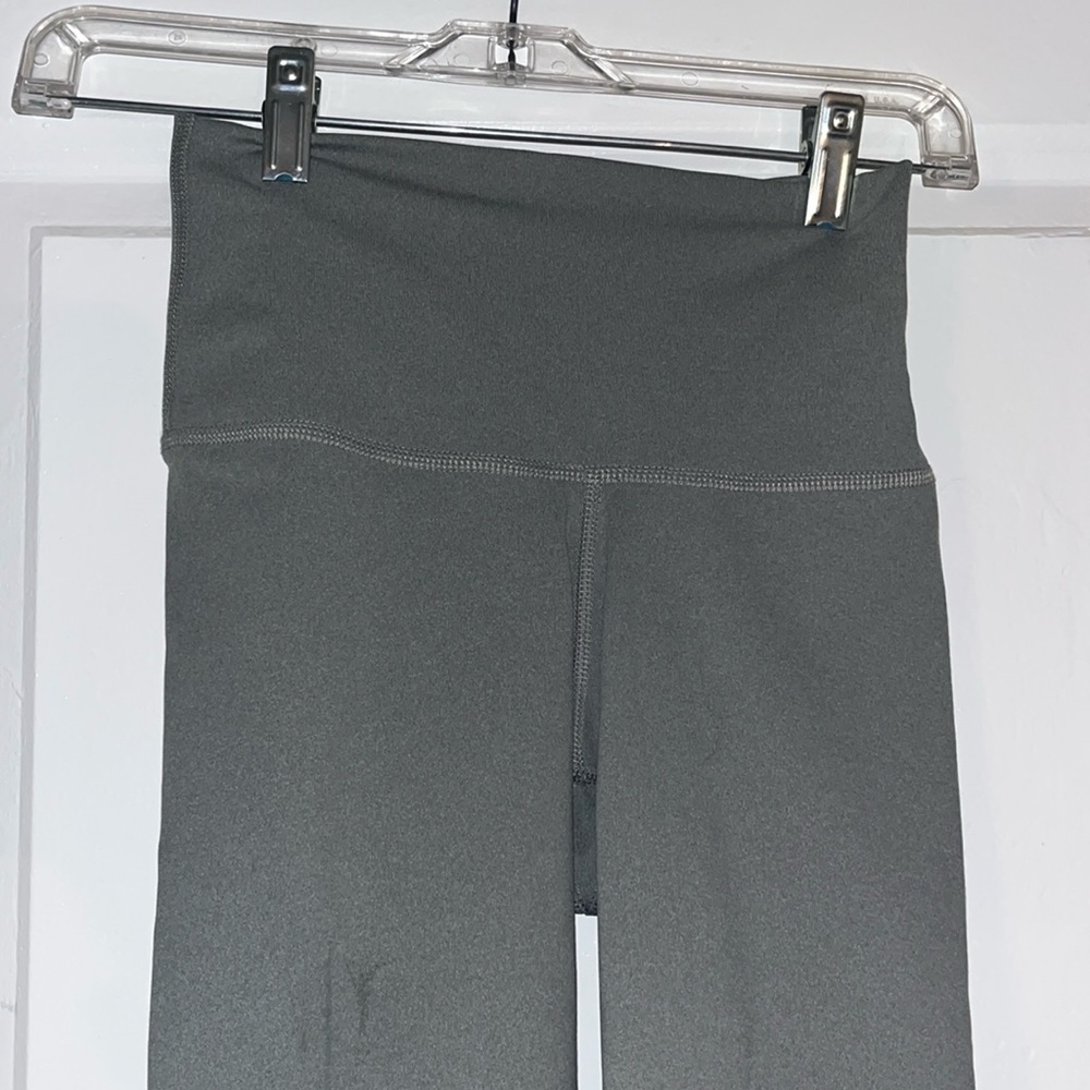 NWOT Grey Nike High Waisted Leggings Women’s Size S